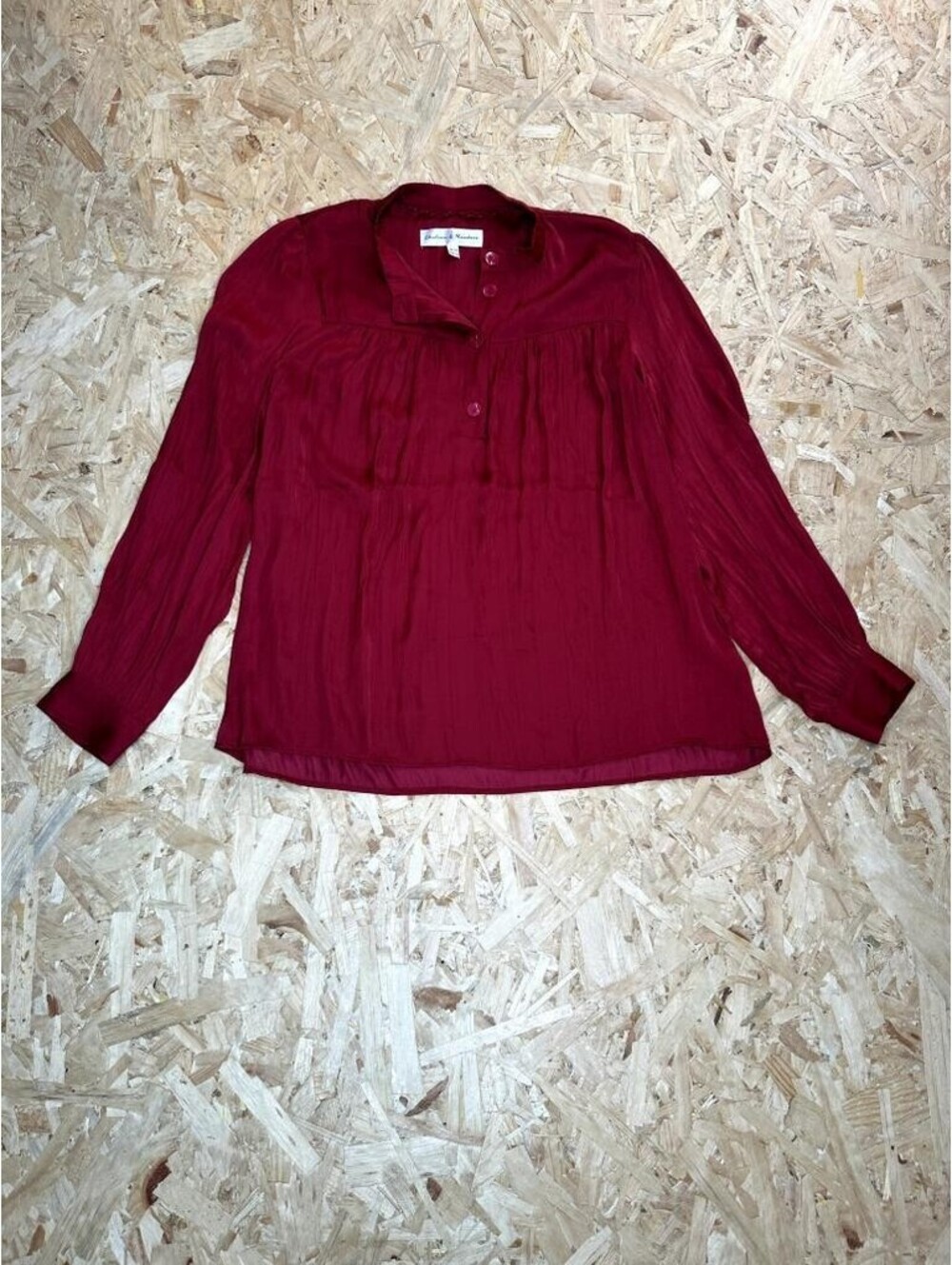 Chelsea & Theodore Blouse Womens Medium Burgundy Red Satin Long Sleeve Pleated